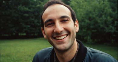 Man Finds Happiness After Turning Off Notifications